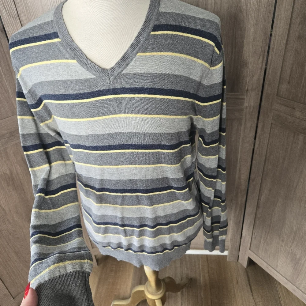 Banana Republic chest 20